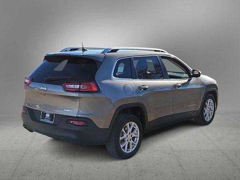 Used 2017 Jeep Cherokee Latitude image 8