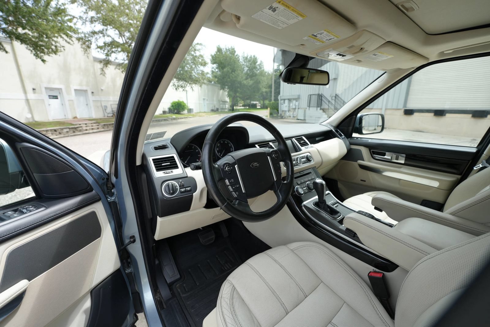 Used 2011 Land Rover Range Rover Sport Supercharged AWD/4WD image 18