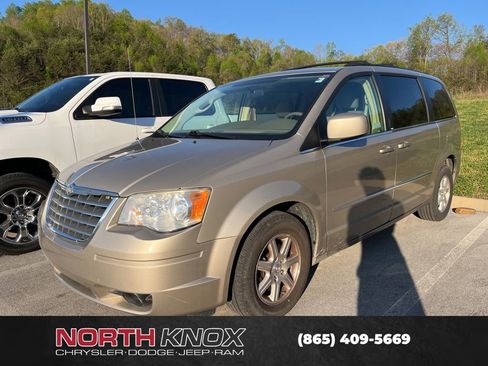 Used 2009 Chrysler Town & Country Touring image 1