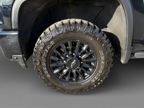 Used 2022 Chevrolet Silverado 2500 LTZ w/ LTZ Plus Package image 9
