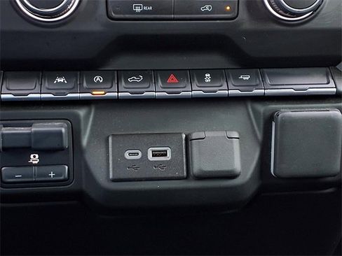 Used 2025 Chevrolet Silverado 1500 Custom image 14