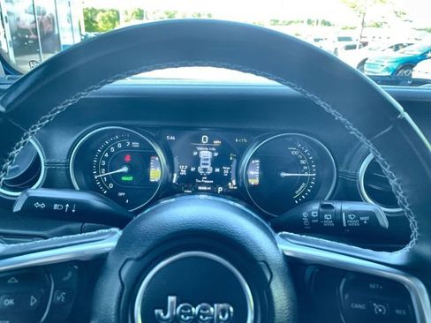Used 2022 Jeep Wrangler Unlimited Sahara AWD/4WD image 12