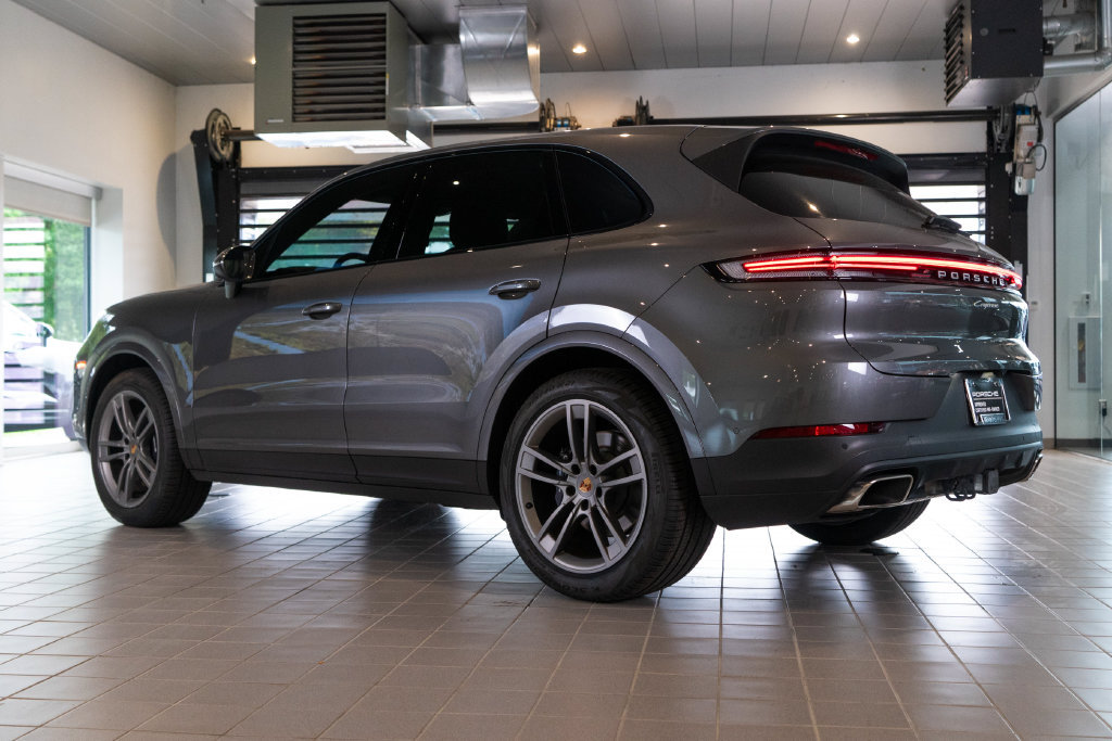 Certified 2025 Porsche Cayenne AWD/4WD image 3