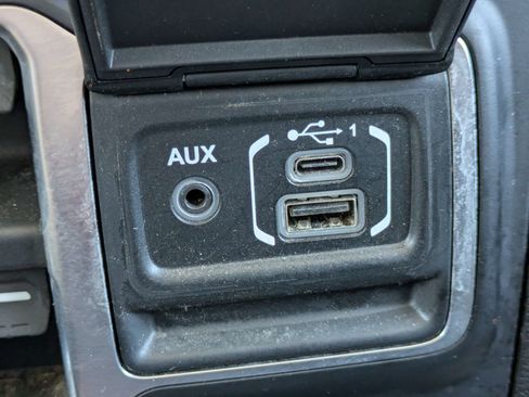 Used 2020 Jeep Wrangler Unlimited Sahara AWD/4WD image 20