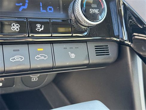 Used 2025 Hyundai Elantra SEL image 39