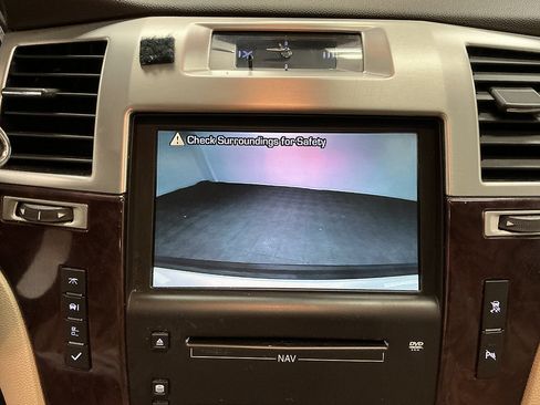 Used 2010 Cadillac Escalade Premium AWD/4WD image 18