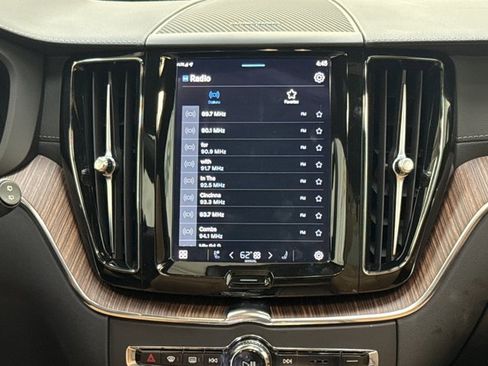 Used 2023 Volvo XC60 B5 Ultimate w/ Climate Package image 25