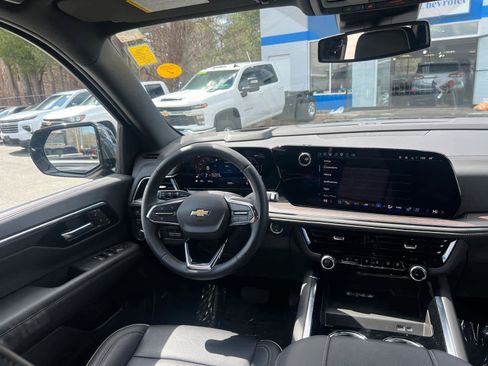 Certified 2025 Chevrolet Suburban Premier w/ Sun And Tow Package image 36