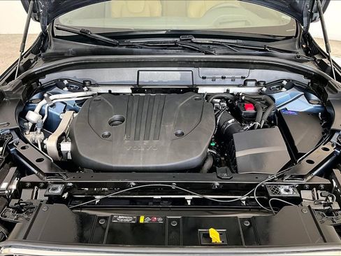 Used 2023 Volvo XC60 B5 Ultimate w/ Climate Package FWD image 11