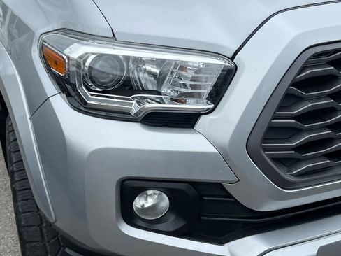 Used 2022 Toyota Tacoma TRD Sport w/ Technology Package AWD/4WD image 14