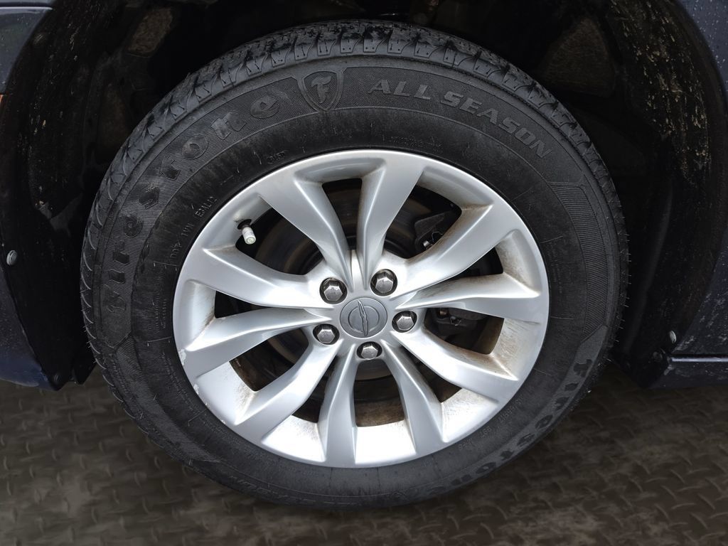 Used 2016 Chrysler 300 Limited RWD image 9