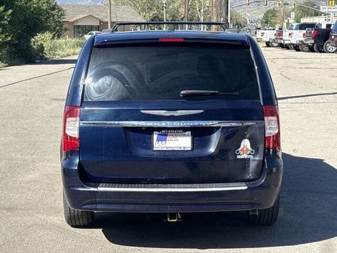 Used 2015 Chrysler Town & Country Touring w/ Driver Convenience Group FWD image 5