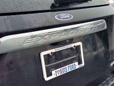 Used 2023 Ford Explorer XLT image 31