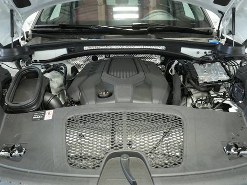 New 2025 Porsche Macan image 30