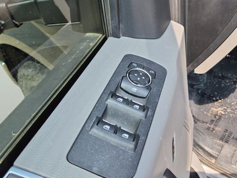 Used 2019 Ford F150 XLT w/ Equipment Group 302A Luxury AWD/4WD image 11