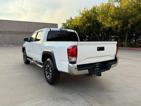 Used 2017 Toyota Tacoma TRD Off-Road w/ Tow Package (A/T) image 4