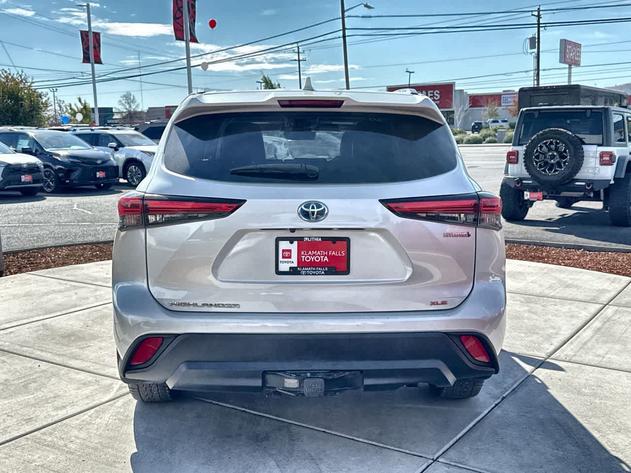 Used 2021 Toyota Highlander XLE AWD/4WD image 4