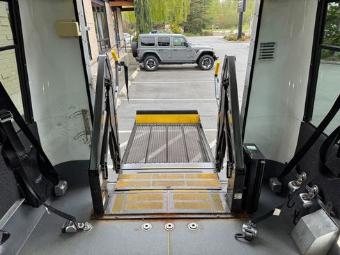 Used 2014 Chevrolet Express 3500 image 22