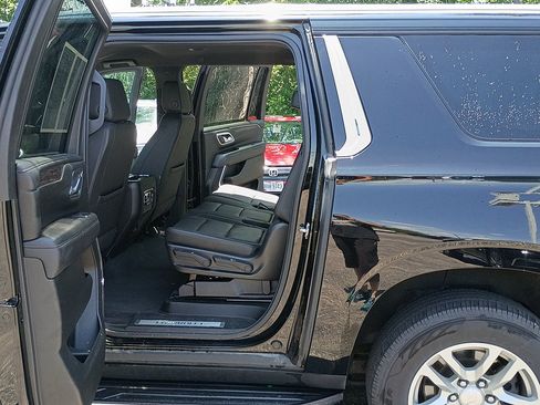 Used 2022 Chevrolet Suburban LT AWD/4WD image 12