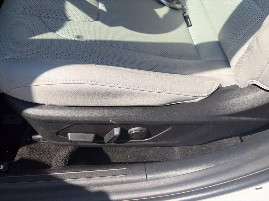 Used 2025 Hyundai Elantra Limited FWD image 18