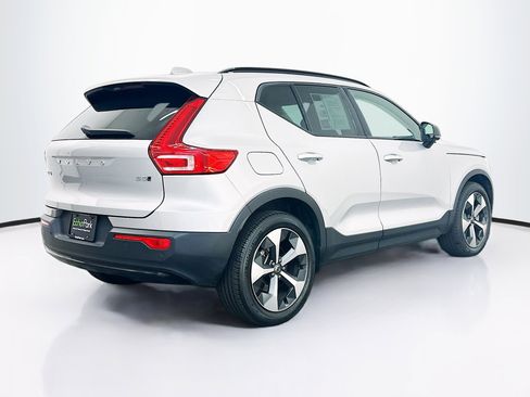 Used 2024 Volvo XC40 B5 Core w/ Climate Package image 9