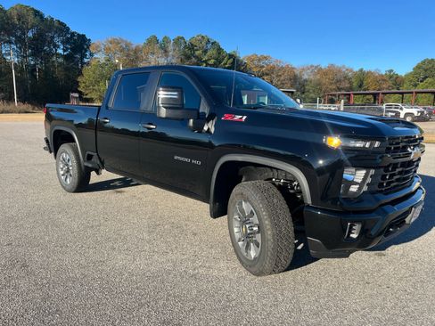 New 2026 Chevrolet Silverado 2500 Custom w/ Z71 Off-Road Package image 9