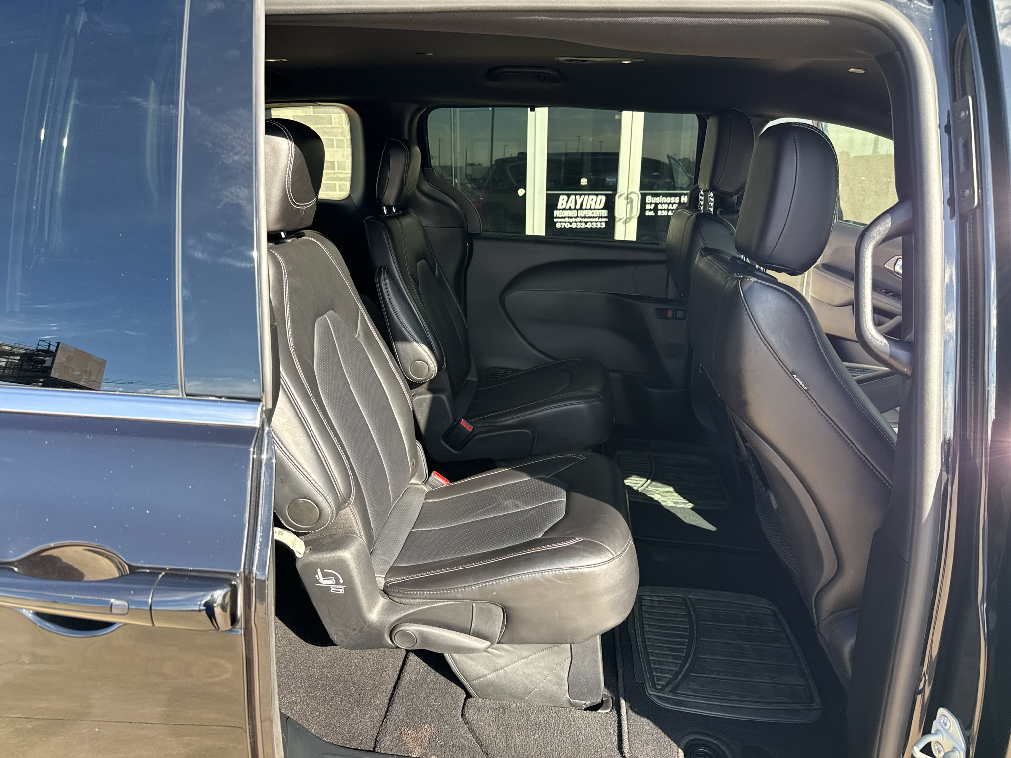 Used 2025 Chrysler Pacifica Select FWD image 18