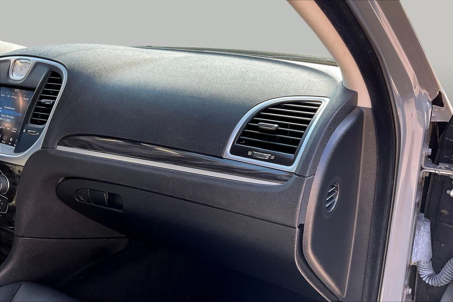 Used 2019 Chrysler 300 Touring w/ Sport Appearance Package RWD image 18