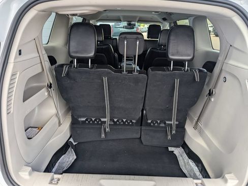 Used 2023 Chrysler Pacifica Touring-L FWD image 40