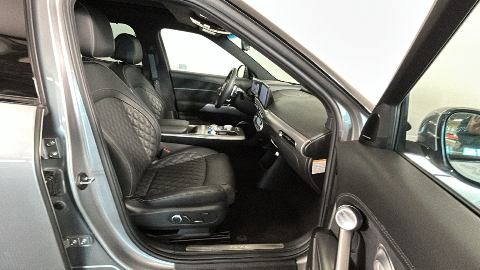 Used 2025 Genesis GV60 Performance AWD/4WD image 38