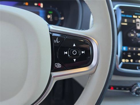 Used 2025 Volvo XC90 T8 Plus w/ Protection Package Premier image 33