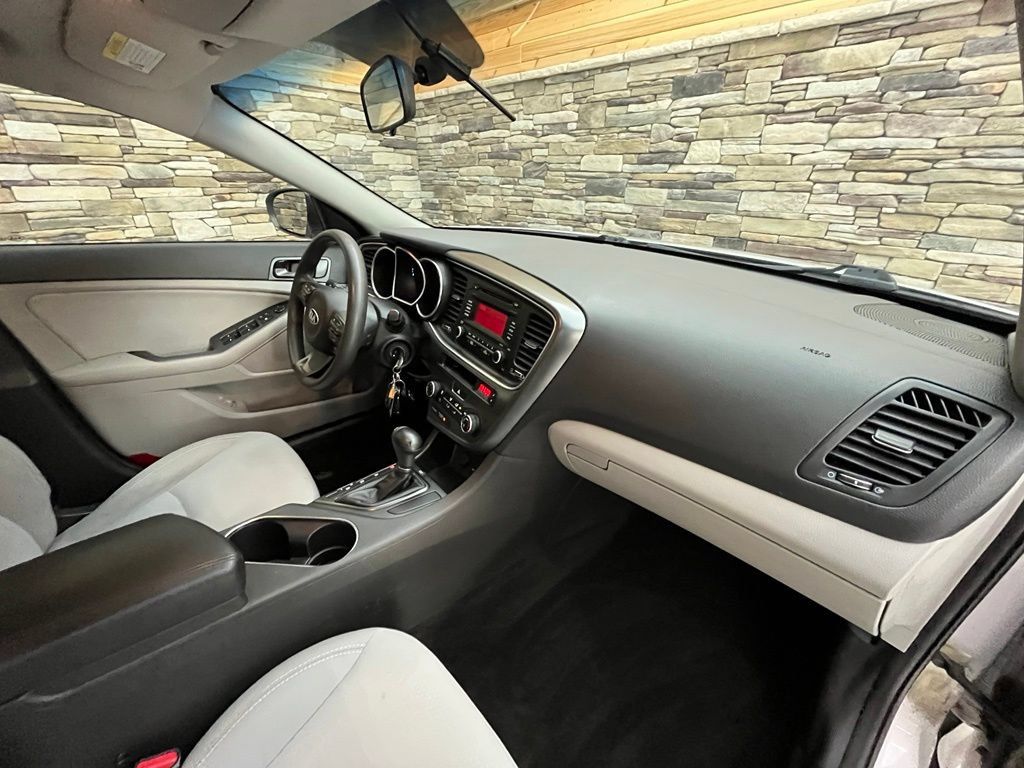 Used 2015 Kia Optima LX FWD image 28
