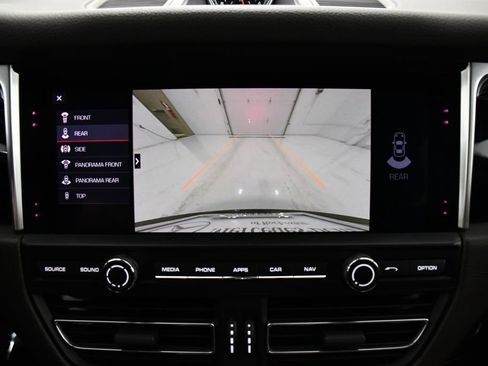 Used 2021 Porsche Macan image 16