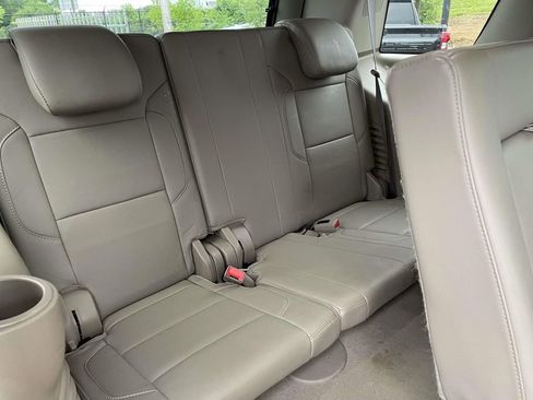 Used 2019 Chevrolet Tahoe LT w/ Luxury Package RWD image 12