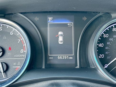 Used 2019 Toyota Camry SE image 12