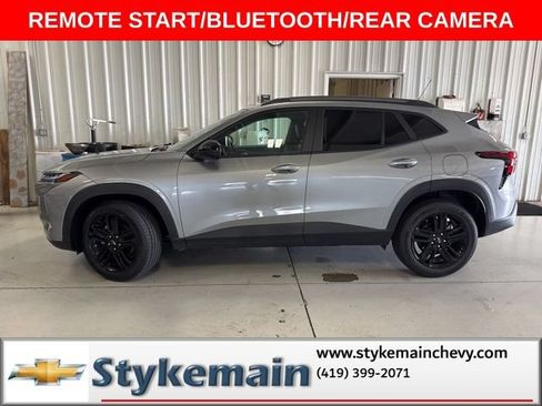 Used 2025 Chevrolet Trax ACTIV FWD image 2