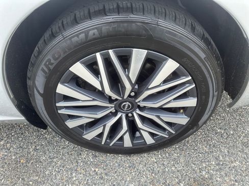 Used 2024 Nissan Altima 2.5 SV image 17