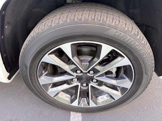 Used 2023 Jeep Grand Cherokee Overland w/ Advanced Protech Group III AWD/4WD image 22