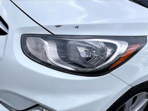 Used 2012 Hyundai Accent SE image 25