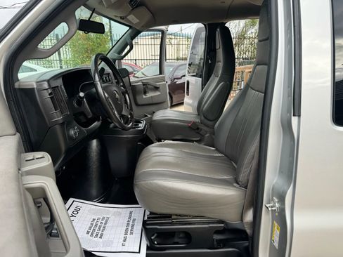 Used 2017 Chevrolet Express 3500 LS image 23