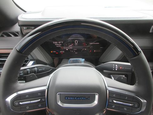 New 2026 GMC Yukon Denali w/ Denali Reserve Package AWD/4WD image 19