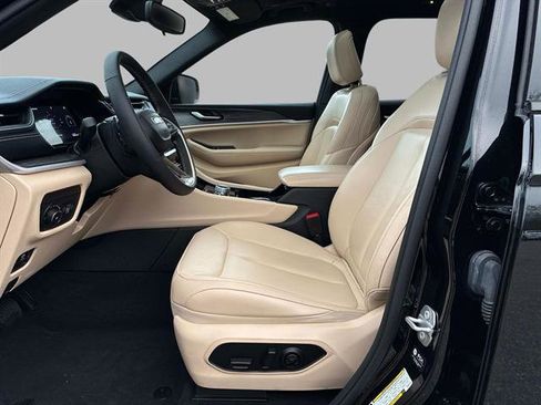 Certified 2023 Jeep Grand Cherokee Limited image 19