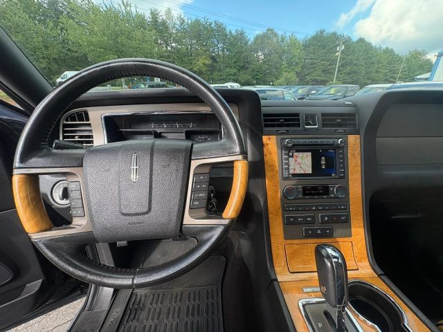 Used 2013 Lincoln Navigator 4WD image 23