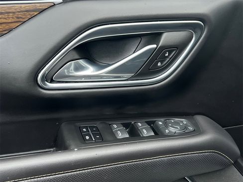 Used 2023 Chevrolet Suburban Premier image 15