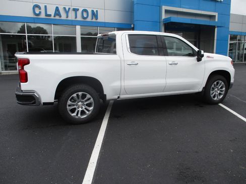 New 2026 Chevrolet Traverse LT w/ Driver Confidence Package image 24