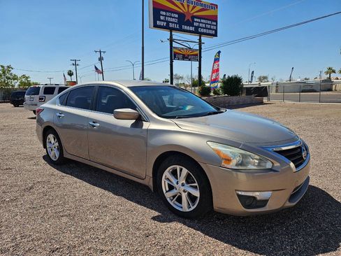Used 2015 Nissan Altima 2.5 SV image 1
