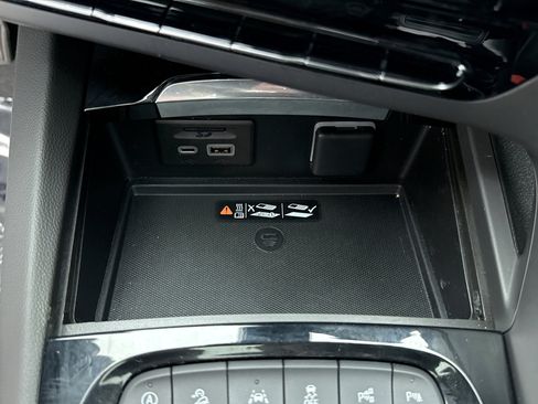 Used 2023 Buick Envision Avenir AWD/4WD image 18
