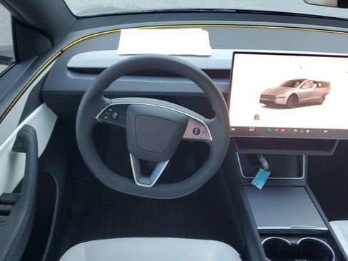Used 2026 Tesla Model Y 2WD image 13