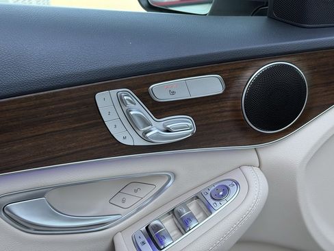 Used 2019 Mercedes-Benz C 300 Sedan image 4