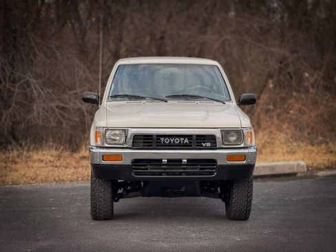 Used 1989 Toyota Pickup SR5 image 2